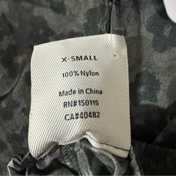 Varley NWT Beckett Pant in Camo Floral Lightweight Nylon Jogger Size S - Picture 9 of 9